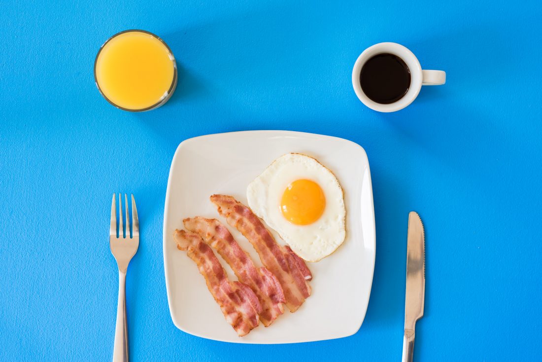 Free photo of Coffee, Orange Juice, Bacon, Eggs Breakfast