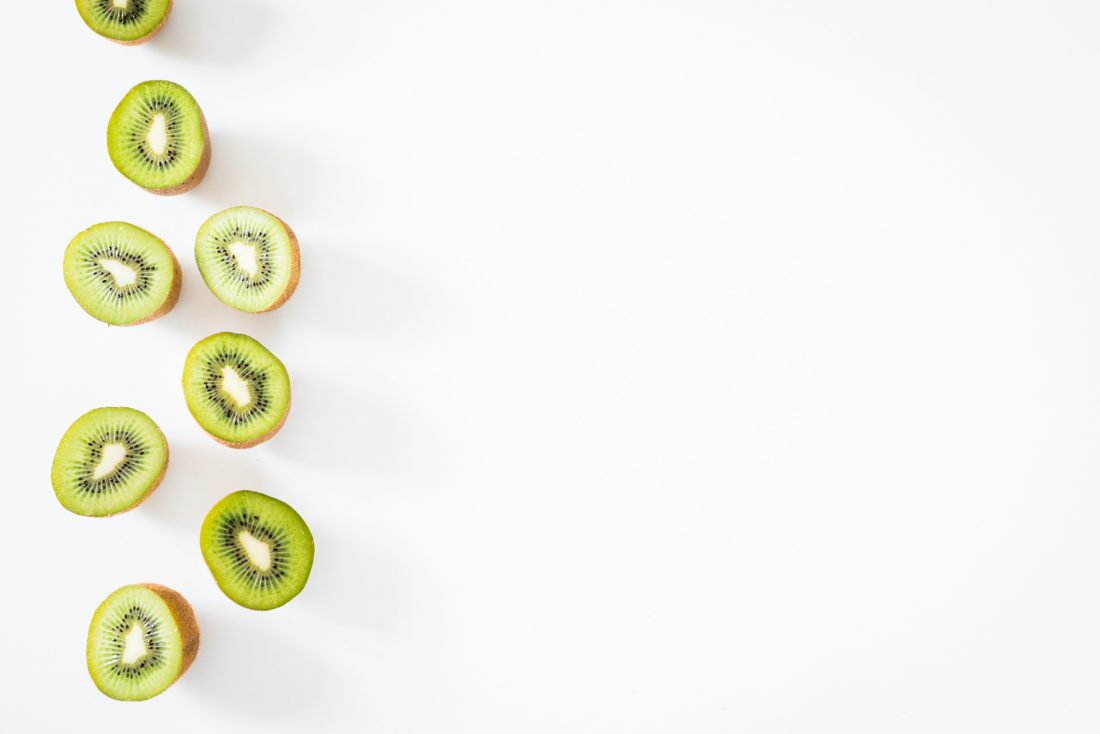 Free photo of Kiwi Fruit on White Background