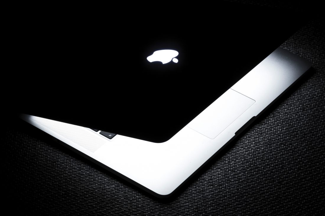 Free photo of Black MacBook