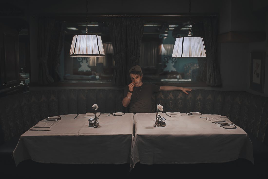 Free photo of Man in Restaurant
