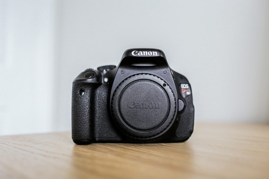Free photo of Canon DSLR Camera