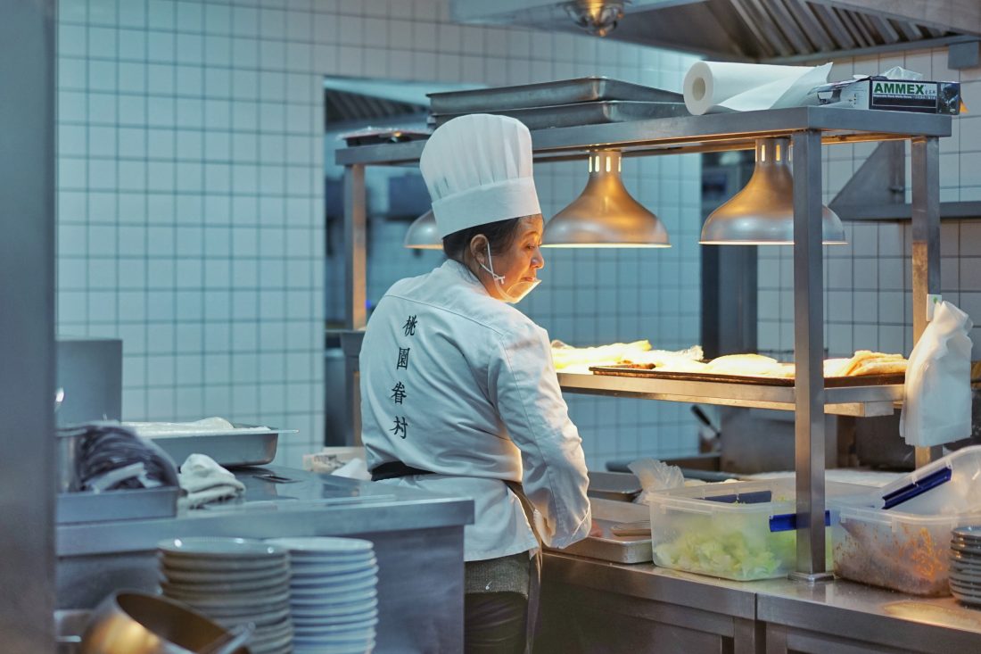 Free photo of Chef in Kitchen