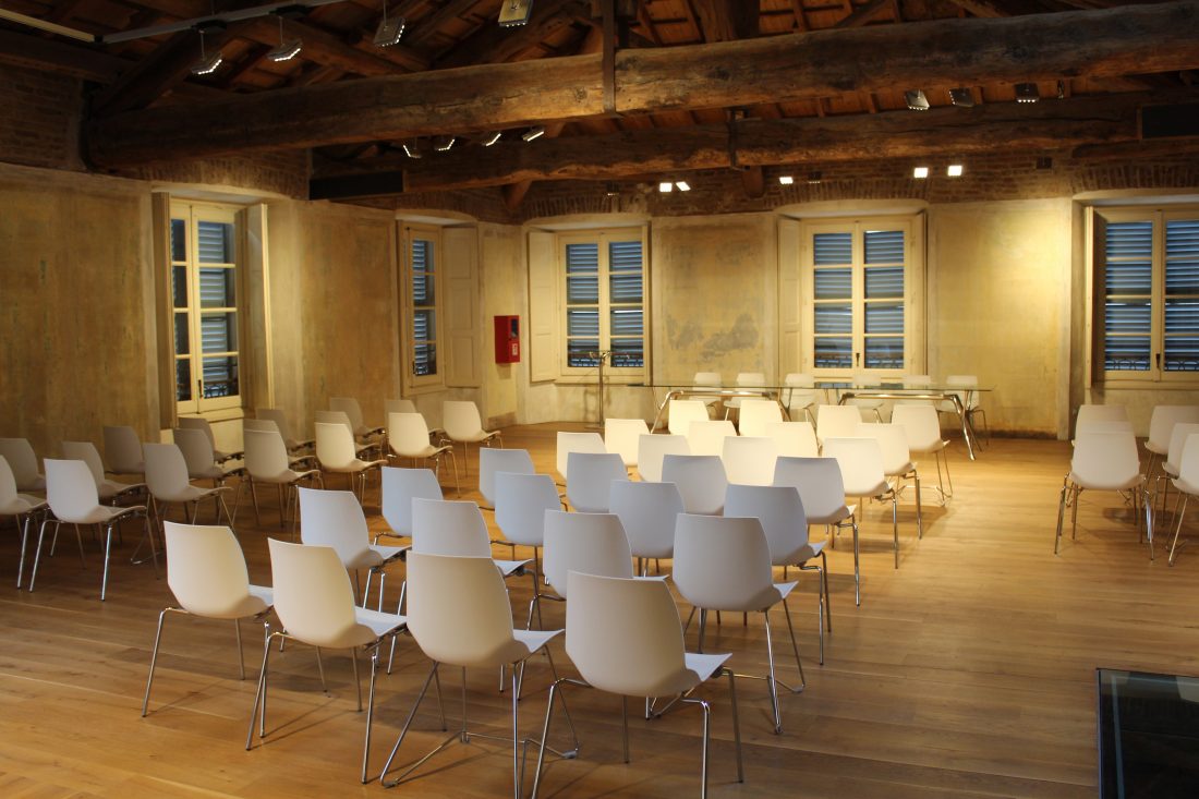 Free photo of Conference Meeting Room