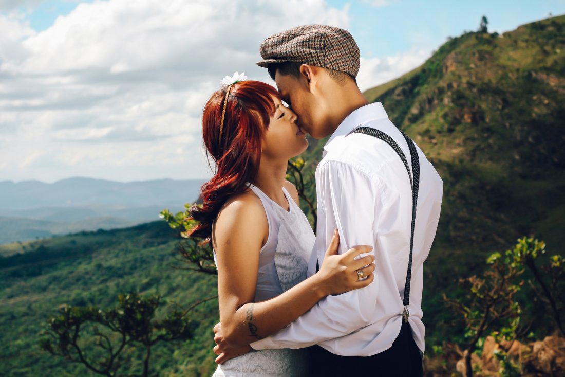 Free photo of Couple Kissing