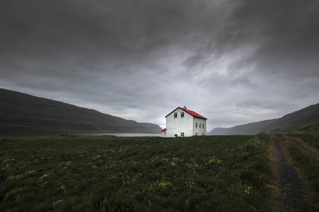 Free photo of Dramatic Icelandic House