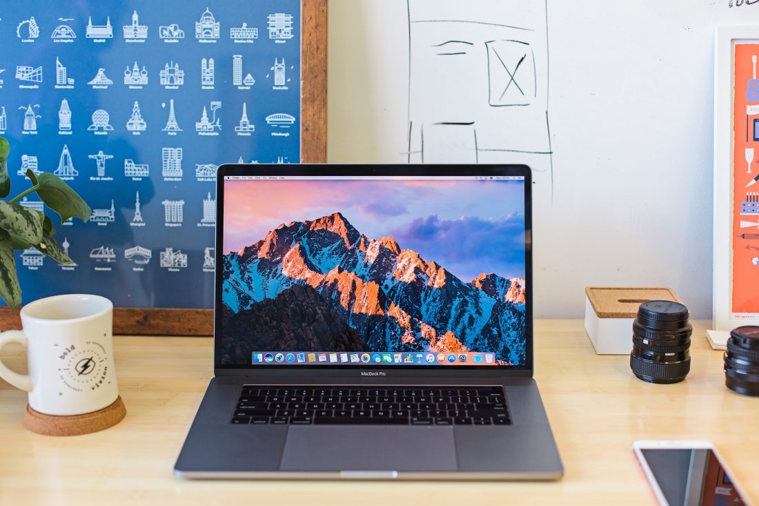 Free photo of Laptop on Desk