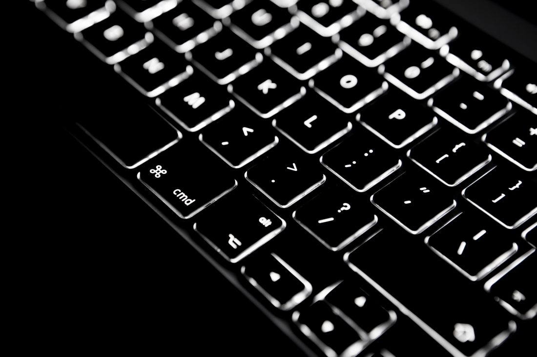 Free photo of Backlit Black Mac Keyboard