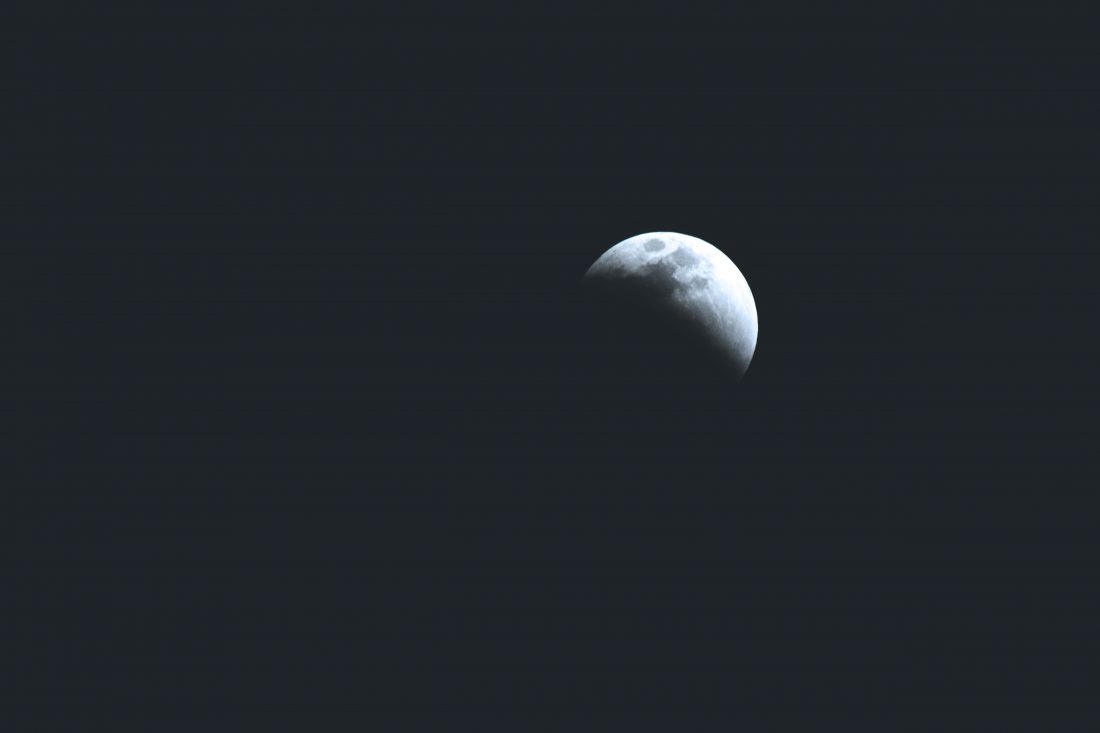 Free photo of Moon in Night Sky