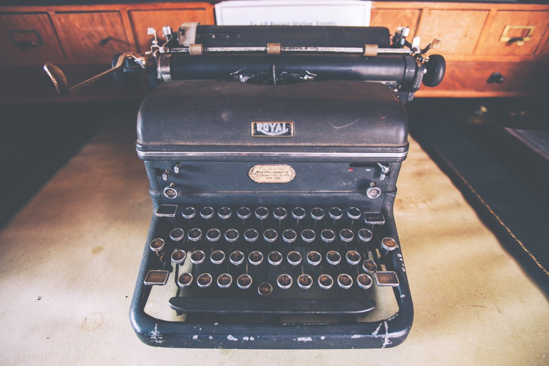Free photo of Retro Typewriter