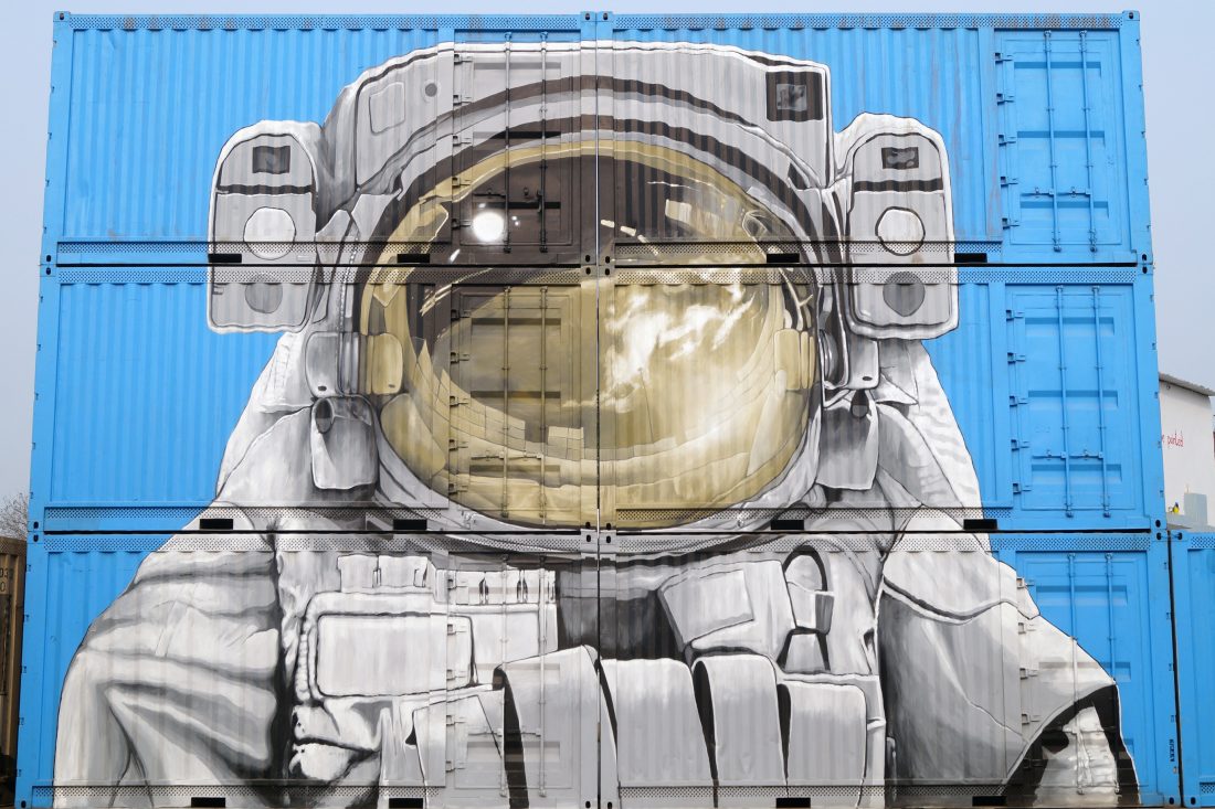 Free photo of Astronaut Graffiti