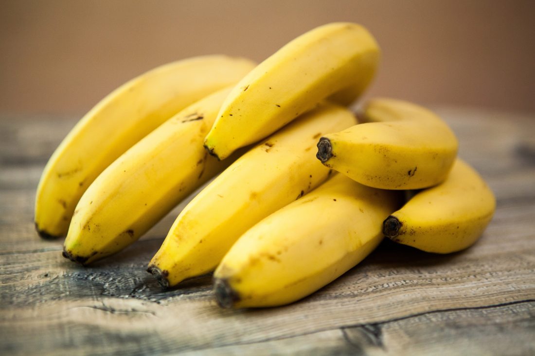 Free photo of Bananas on Table