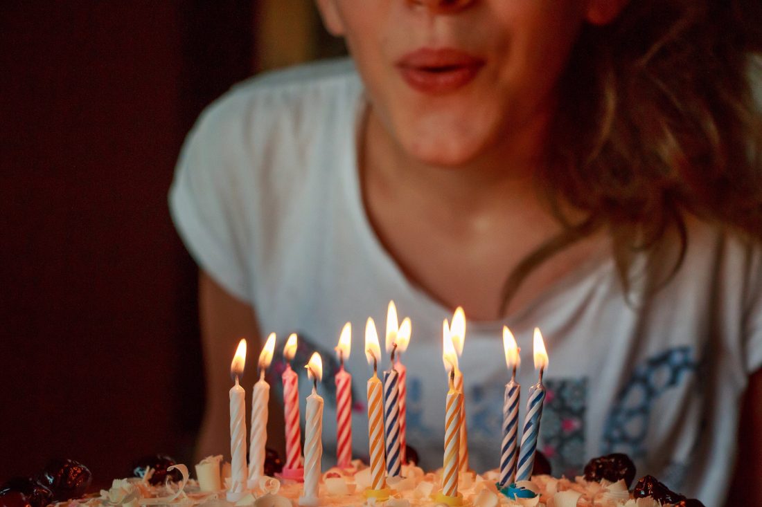 Free photo of Girl with Birthday Cake