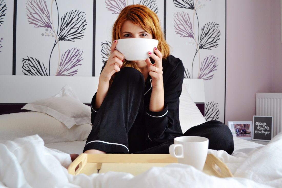 Free photo of Woman Breakfast in Bed