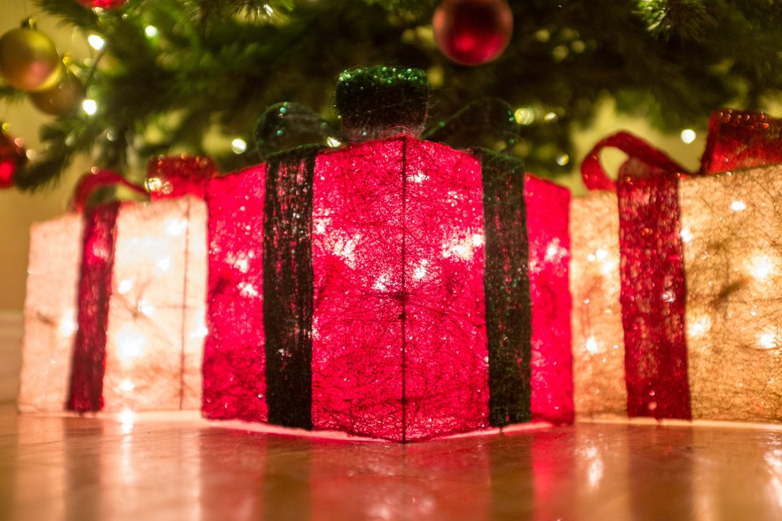 Free photo of Christmas Glowing Parcel