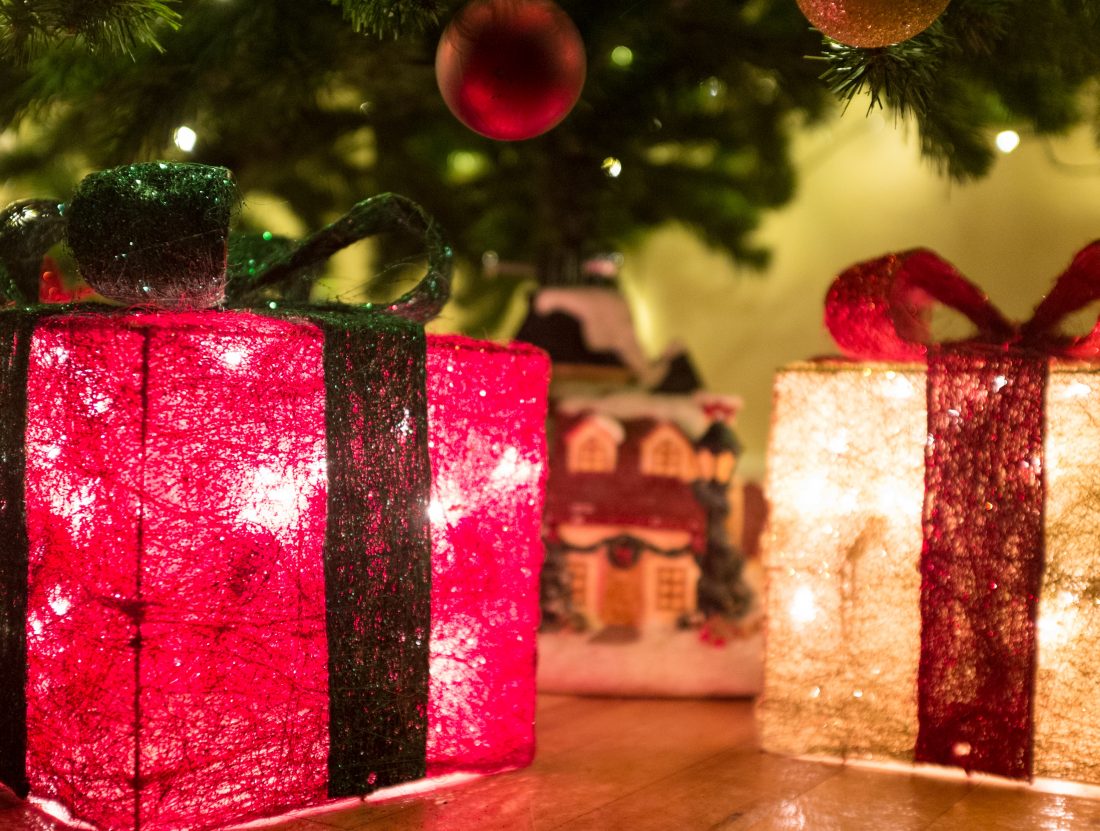 Free photo of Glowing Christmas Parcel