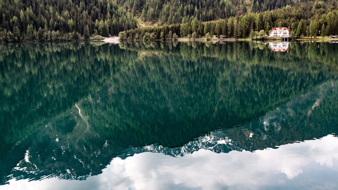 Free photo of Lake Reflection