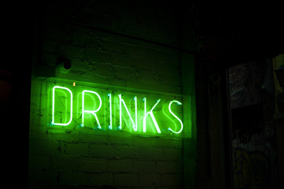 Free photo of Drinks Neon Sign