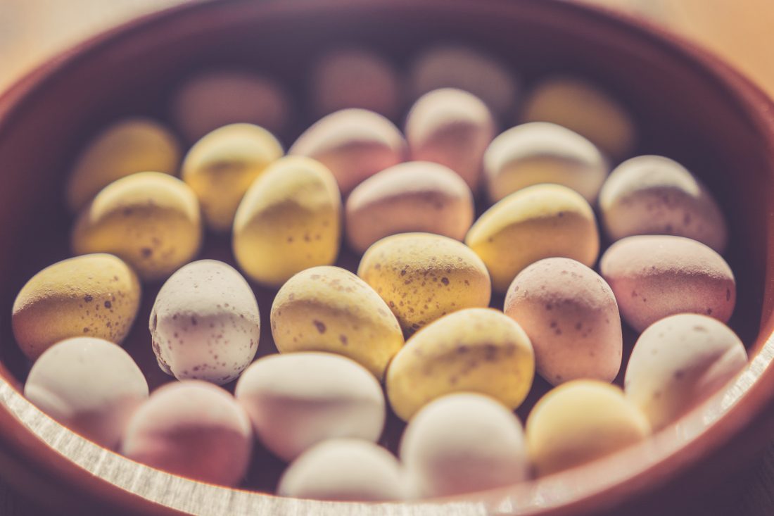 Free photo of Bowl of Easter Eggs