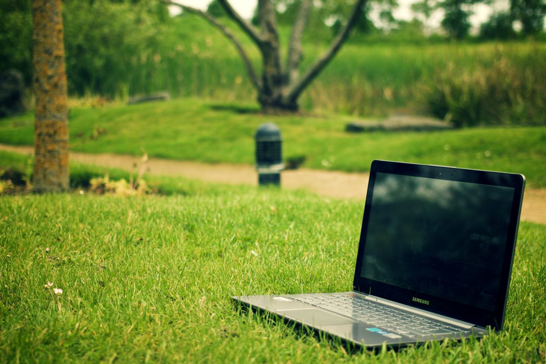 Free photo of Laptop in Park
