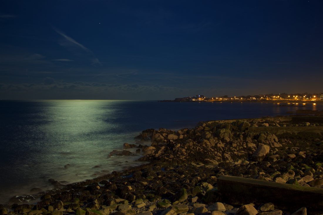 Free photo of Night Sky Sea View Lights