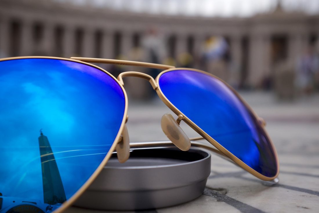 Free photo of Sunglasses Reflection Obelisk