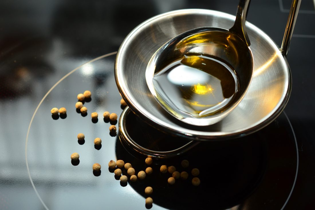 Free photo of Olive Oil in Kitchen