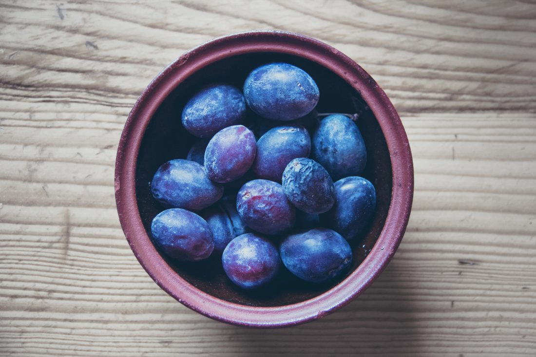 Free photo of Bowl of Plums