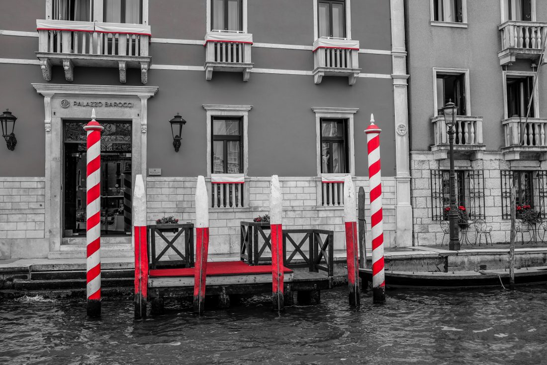 Free photo of Red White Dock Venice
