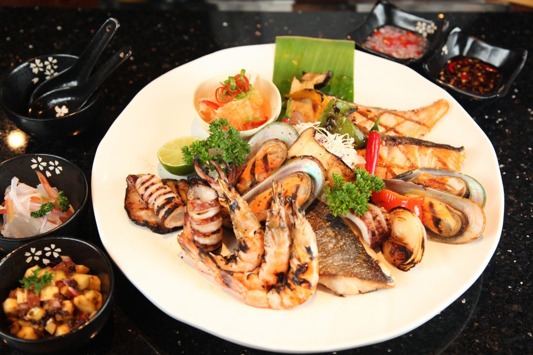 Free photo of Grilled Seafood Dinner