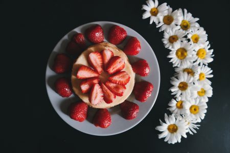Strawberries & Daisy Flowers Free Stock Photo