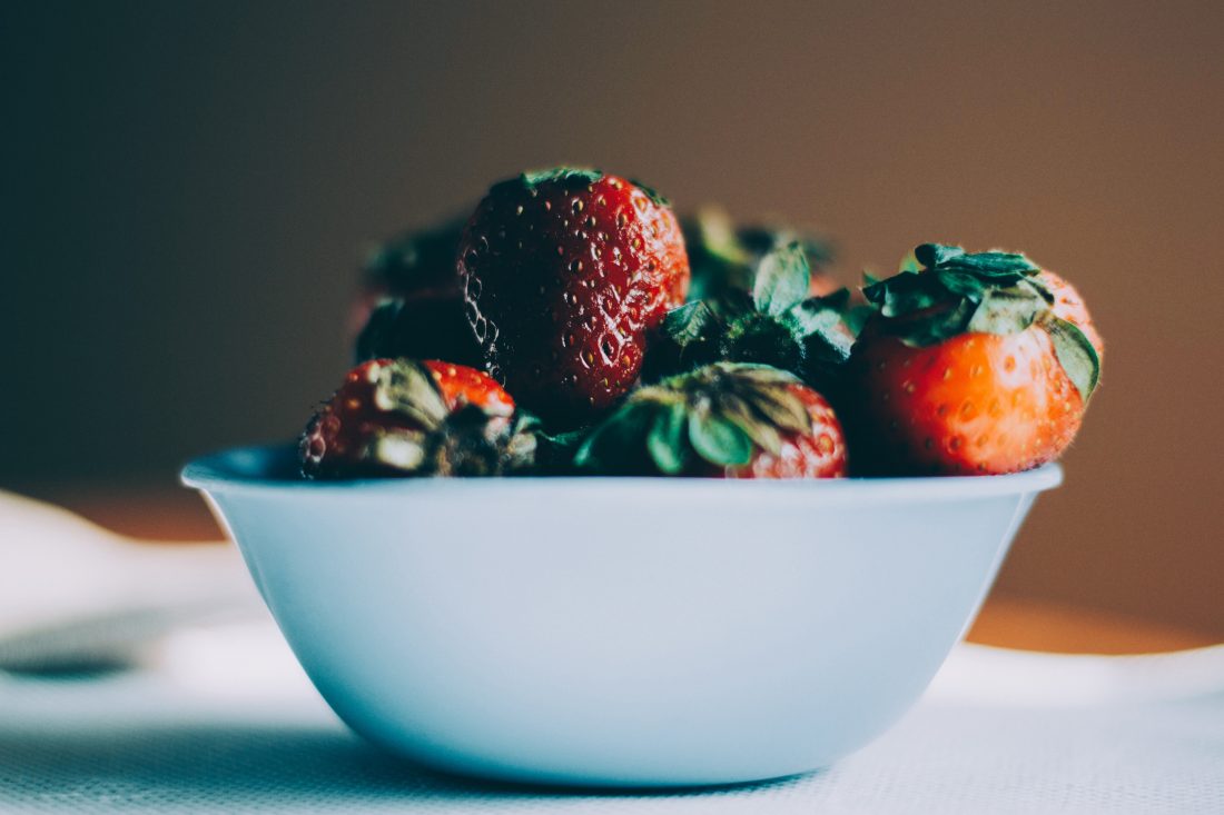 Free photo of Strawberries in White Bowl