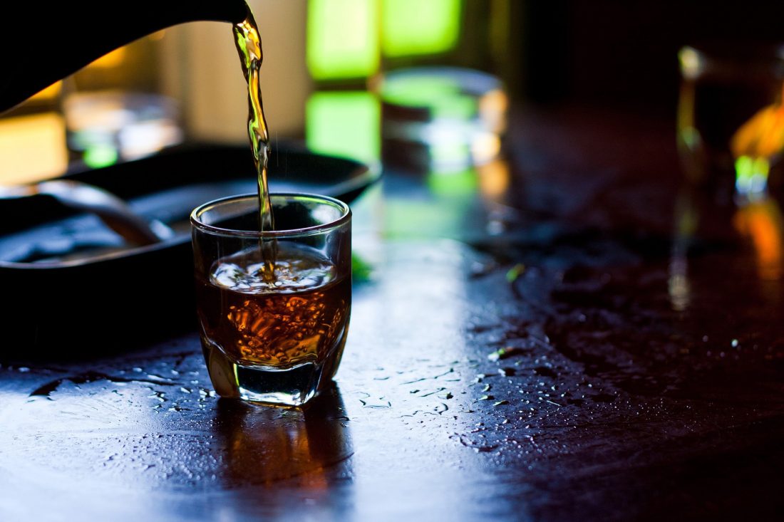 Free photo of Pouring Tea Drink