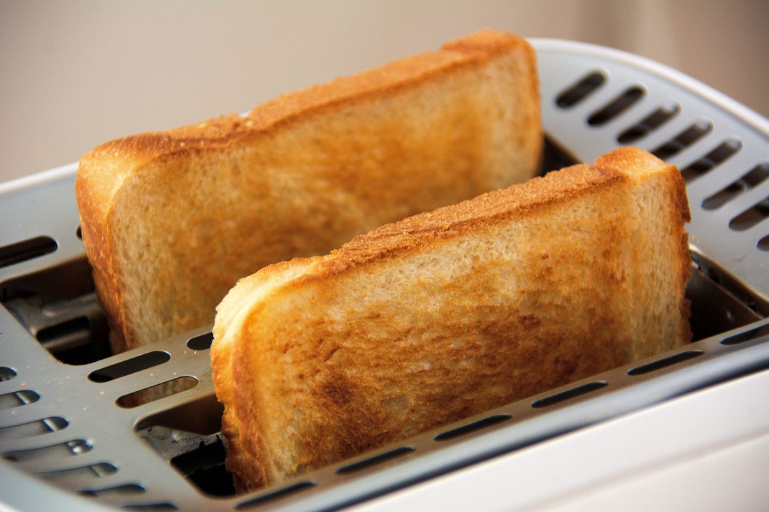 Free photo of Toast in Toaster