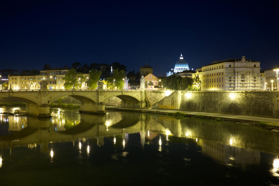 Free photo of Vatican At Night