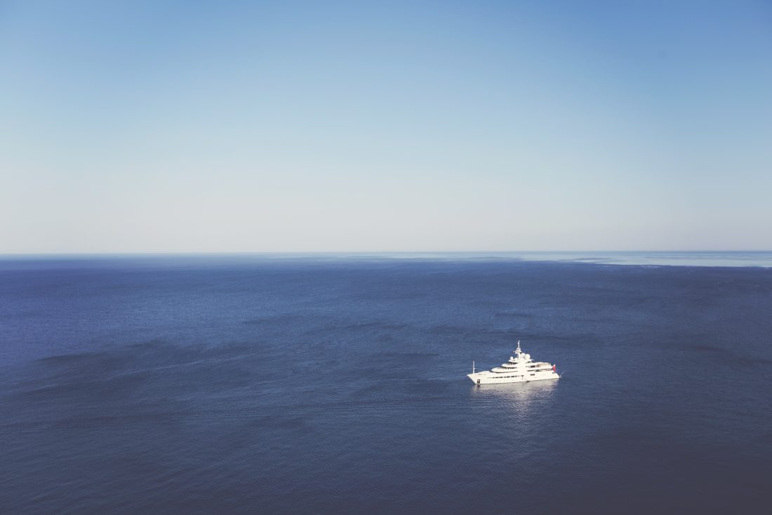 Free photo of White Yacht in Ocean