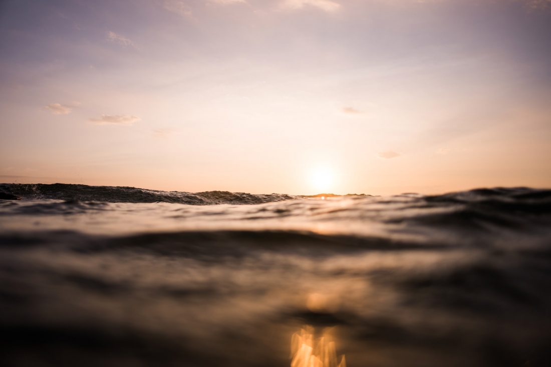 Free photo of Beautiful Waves at Sunset