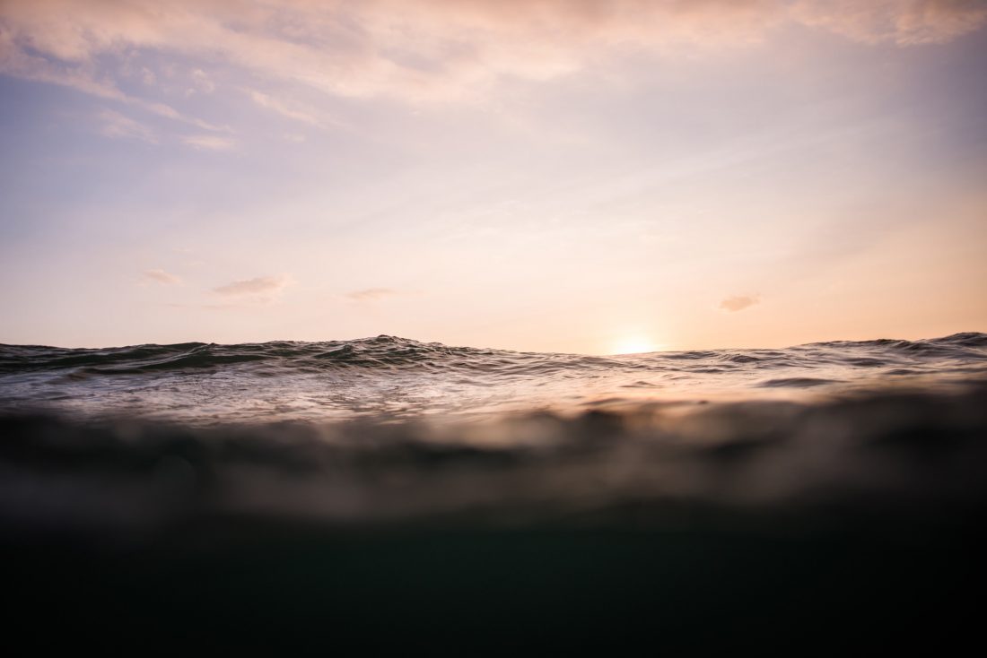 Free photo of Sunset Calm Waves