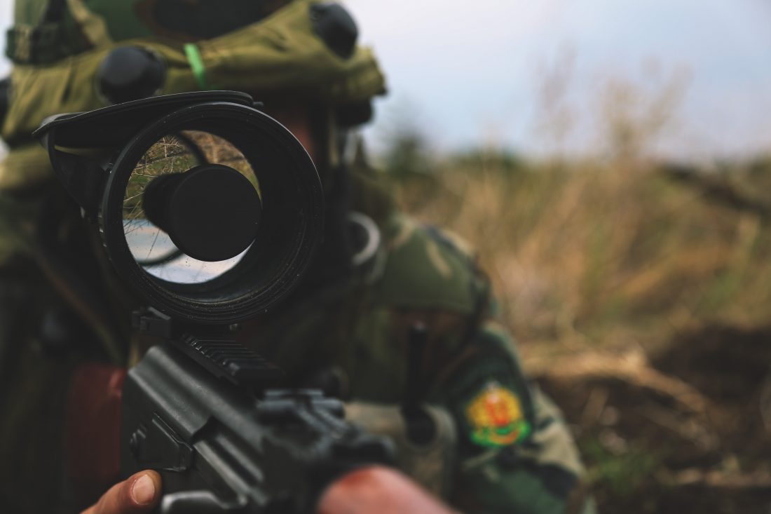 Free photo of Army Soldier With Rifle Gun