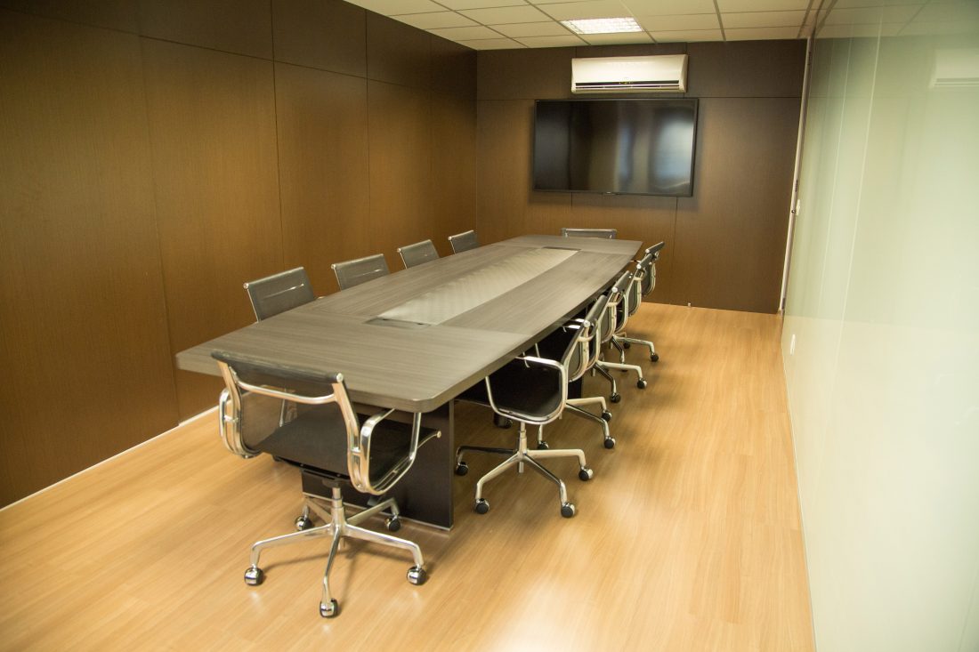 Free photo of Meeting Table in Office