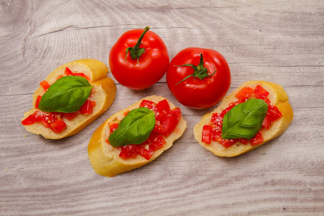 Free photo of Tomatoes on Bread