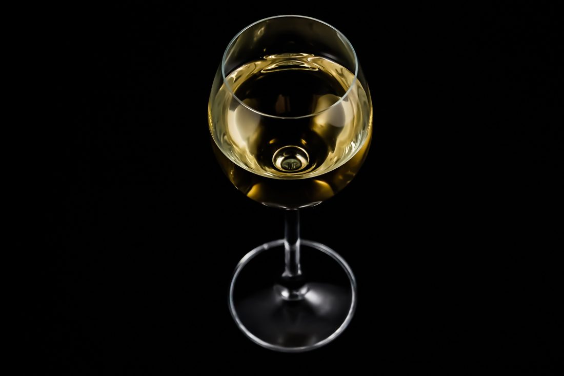 Free photo of White Wine Glass