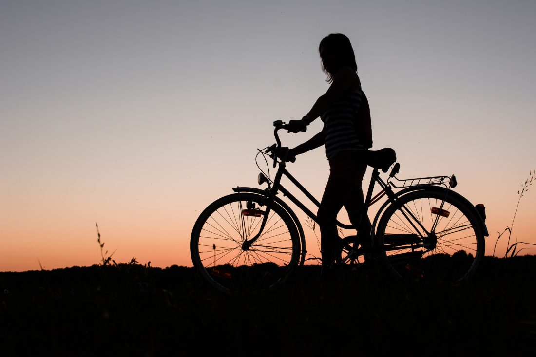 Free photo of Girl with Bicycle