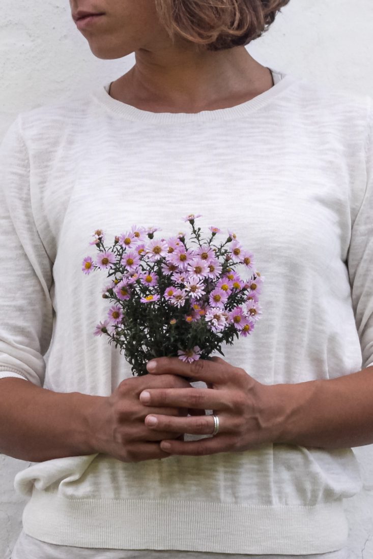 Free photo of Woman Holding Flower Bouquet