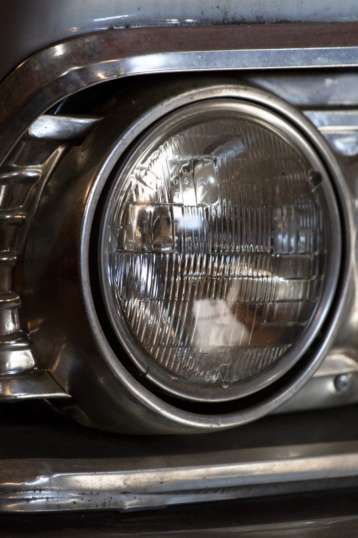 Free photo of Vintage Car Headlight