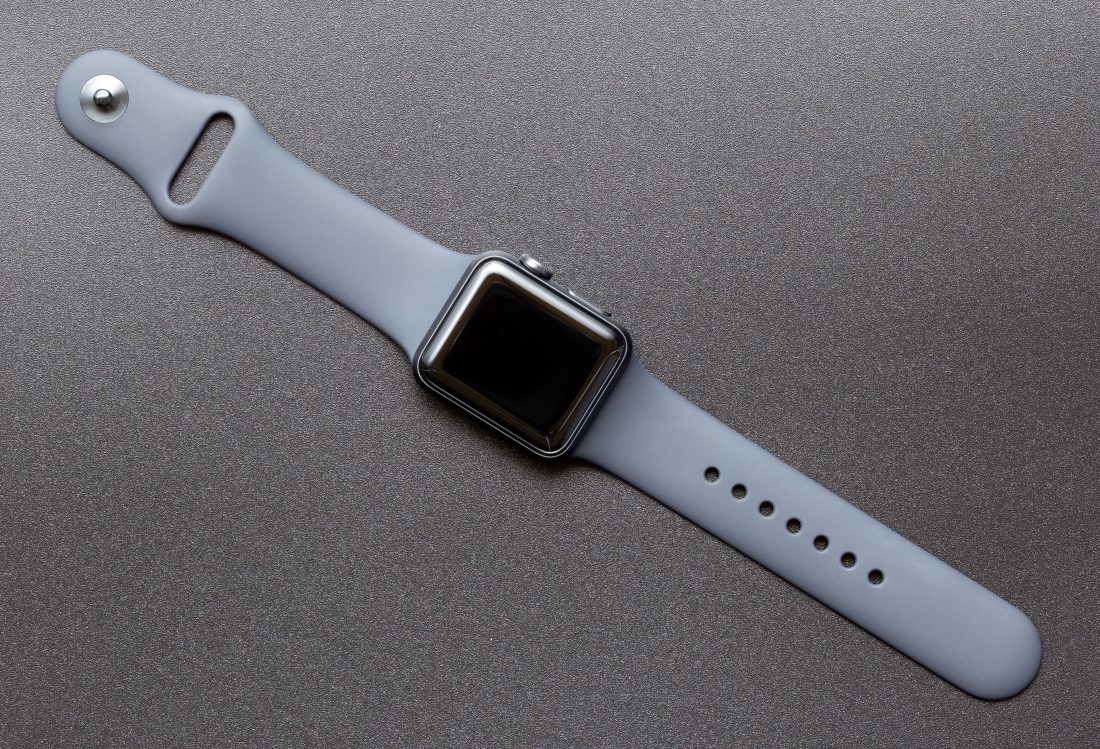 Free photo of Apple Watch on Desk