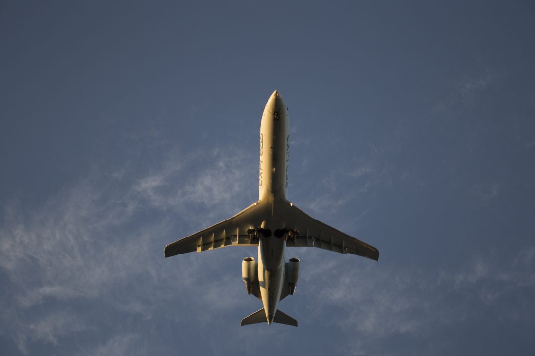 Free photo of Airplane Takeoff