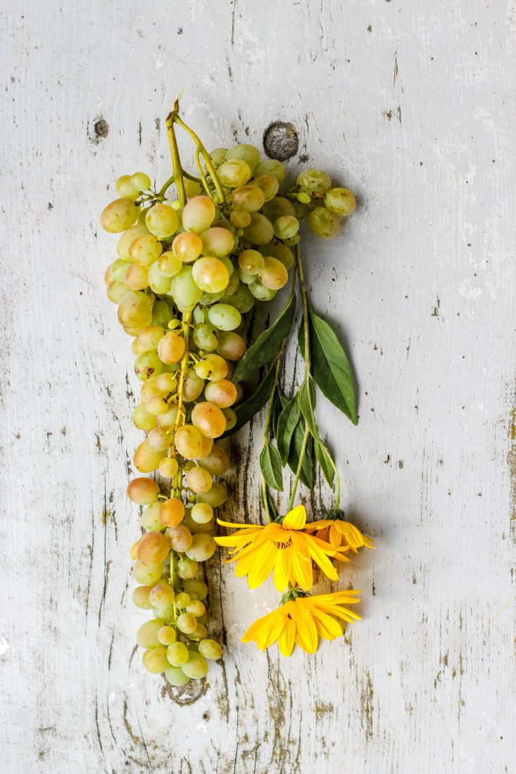 Free photo of Flowers and Grapes