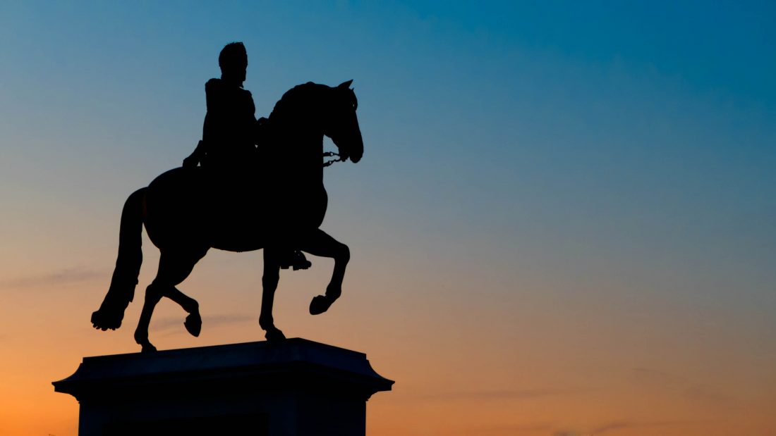 Free photo of Horse Statue Silhouette