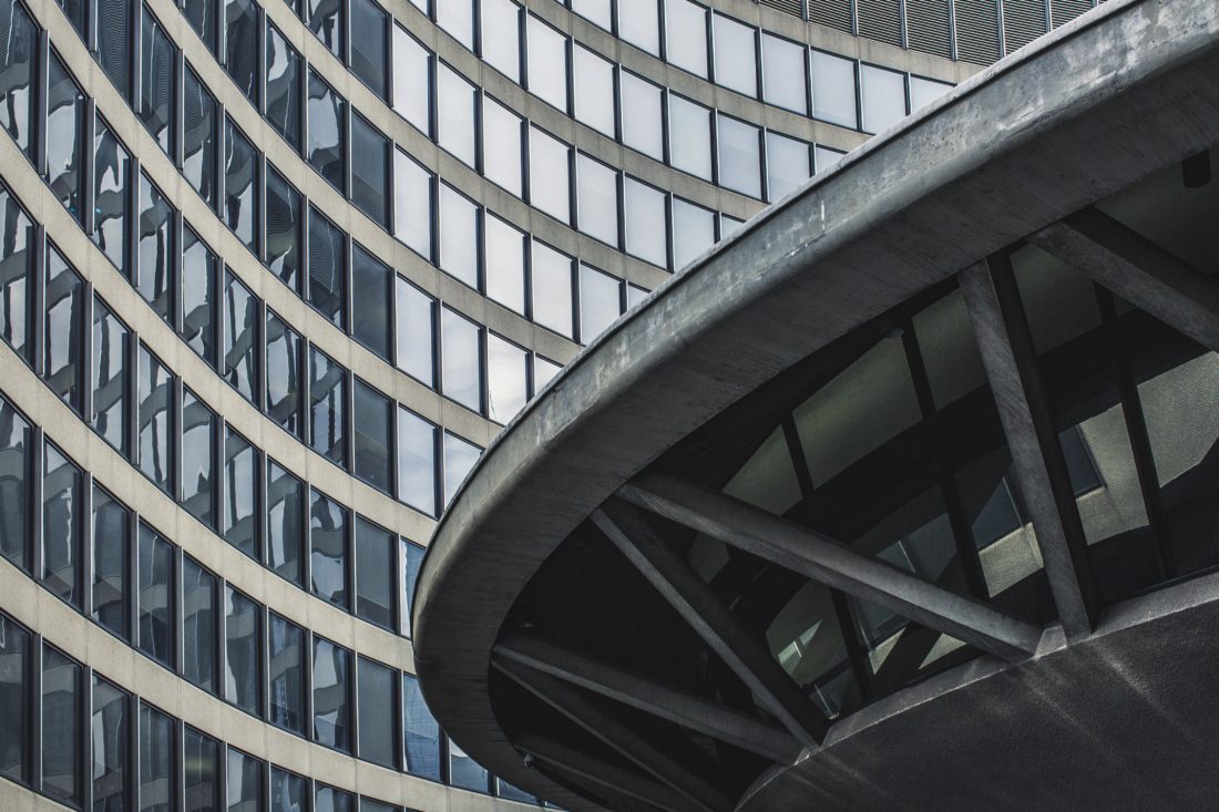 Free photo of Curved Building